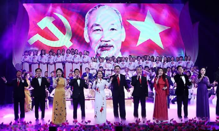 Chương trình ca múa nhạc kỷ niệm ngày sinh Chủ tịch Hồ Chí Minh