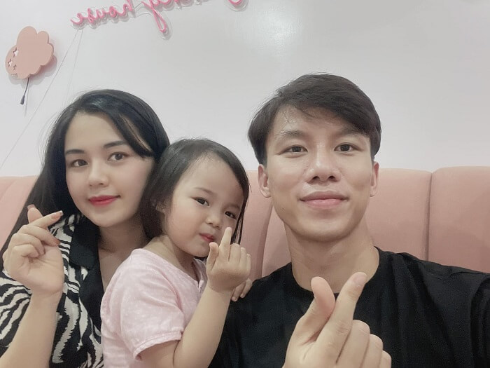 Hình ảnh mới nhất về gia đình nhỏ được Quế Ngọc Hải chia sẻ trên trang cá nhân Facebook