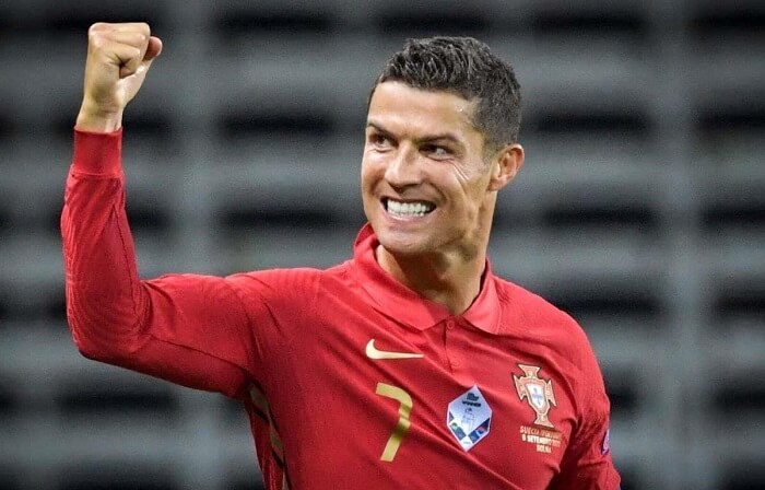 Cristiano Ronaldo là siêu sao bóng đá được nhiều nhãn hiệu nổi tiếng săn đón